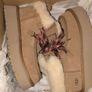 UGG Chestnut Suede Boots with Cream Fur and Multicolor Laces